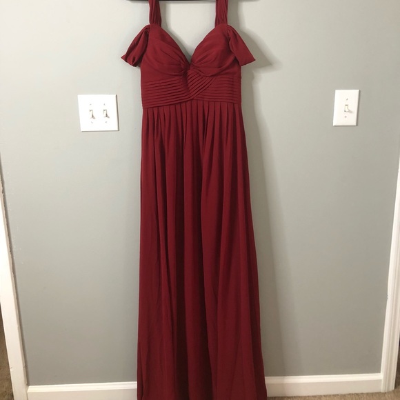 Never worn off the shoulder gown - Picture 1 of 2